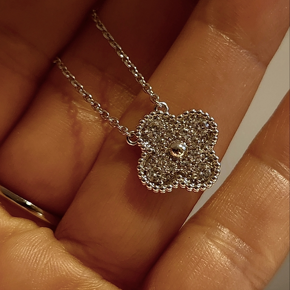 Clover Necklace.Stainels Steel Hupoallergenic. Moissanite. New popular design - Picture 15 of 15